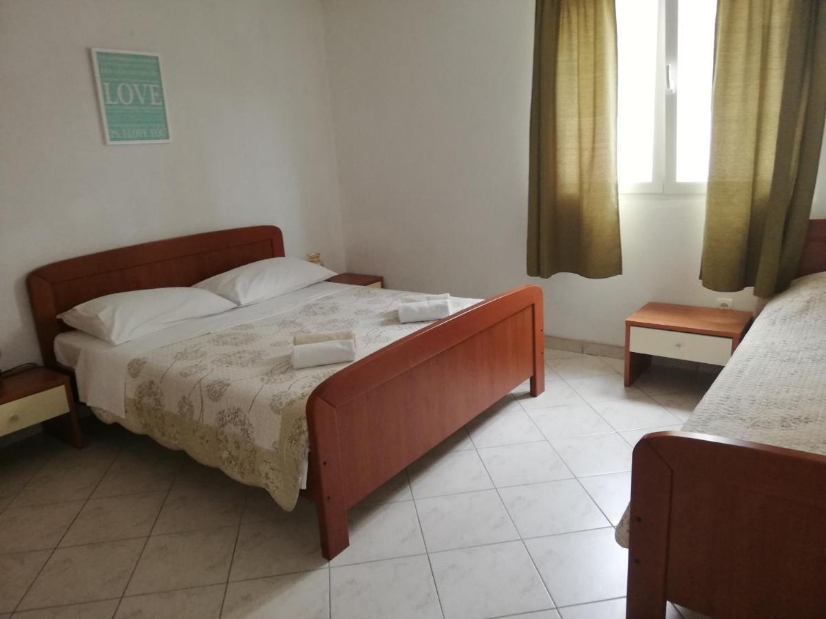 Apartments And Rooms With Parking Space Zavala, Hvar - 128 Jelsa  Εξωτερικό φωτογραφία