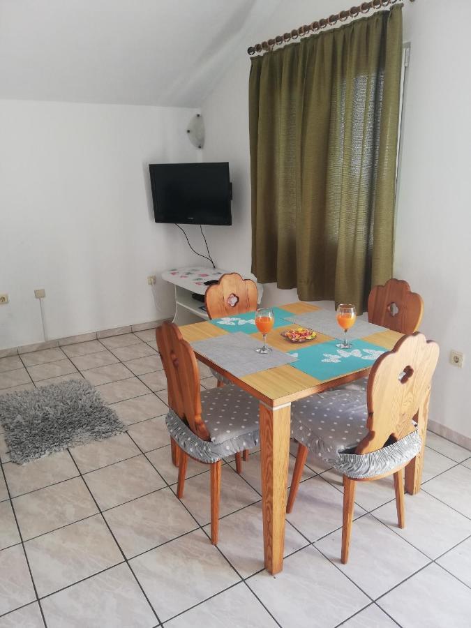Apartments And Rooms With Parking Space Zavala, Hvar - 128 Jelsa  Εξωτερικό φωτογραφία