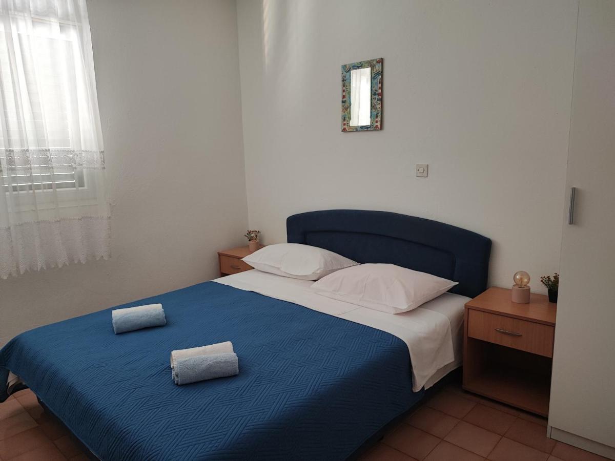 Apartments And Rooms With Parking Space Zavala, Hvar - 128 Jelsa  Εξωτερικό φωτογραφία