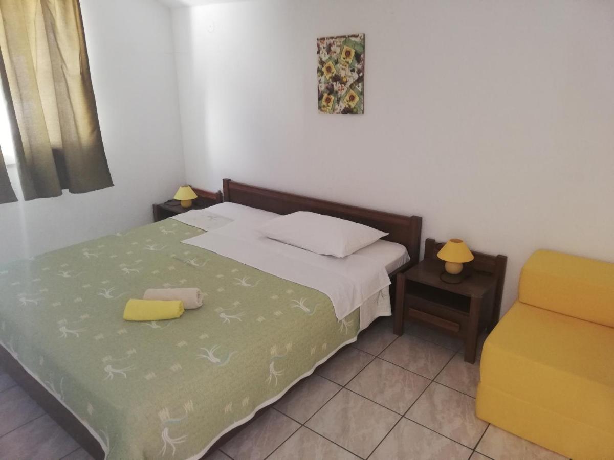 Apartments And Rooms With Parking Space Zavala, Hvar - 128 Jelsa  Εξωτερικό φωτογραφία